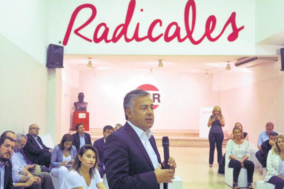 El Comité Nacional de la UCR, al mando de Alfredo Cornejo, marcó diferencias con Macri en cuanto a lo que ocurre en Bolivia.