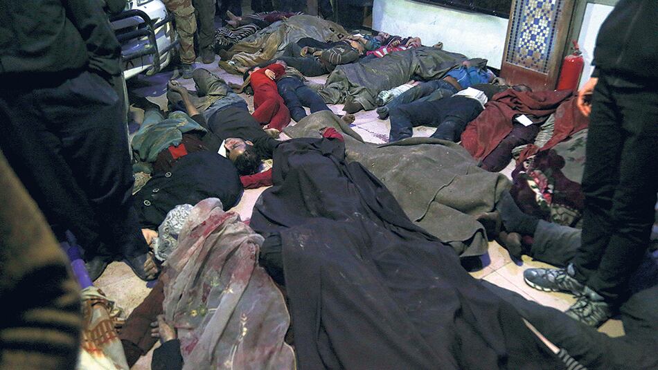 Los Cascos Blancos difundieron fotos tras el presunto ataque con armas químicas en Duma.