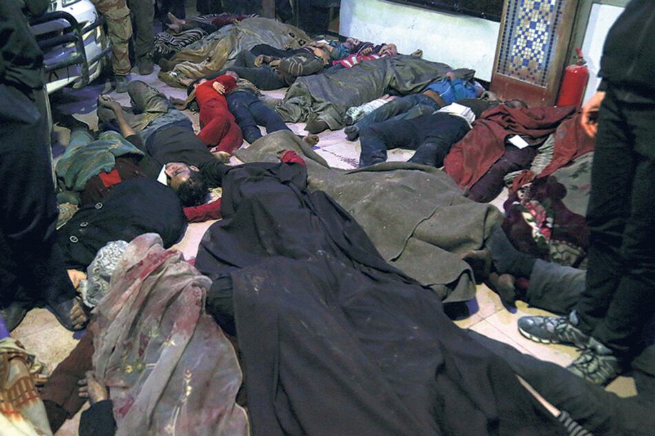 Los Cascos Blancos difundieron fotos tras el presunto ataque con armas químicas en Duma.