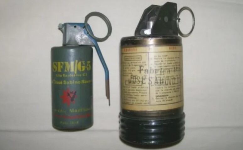 Dos de las granadas encontradas por los bomberos