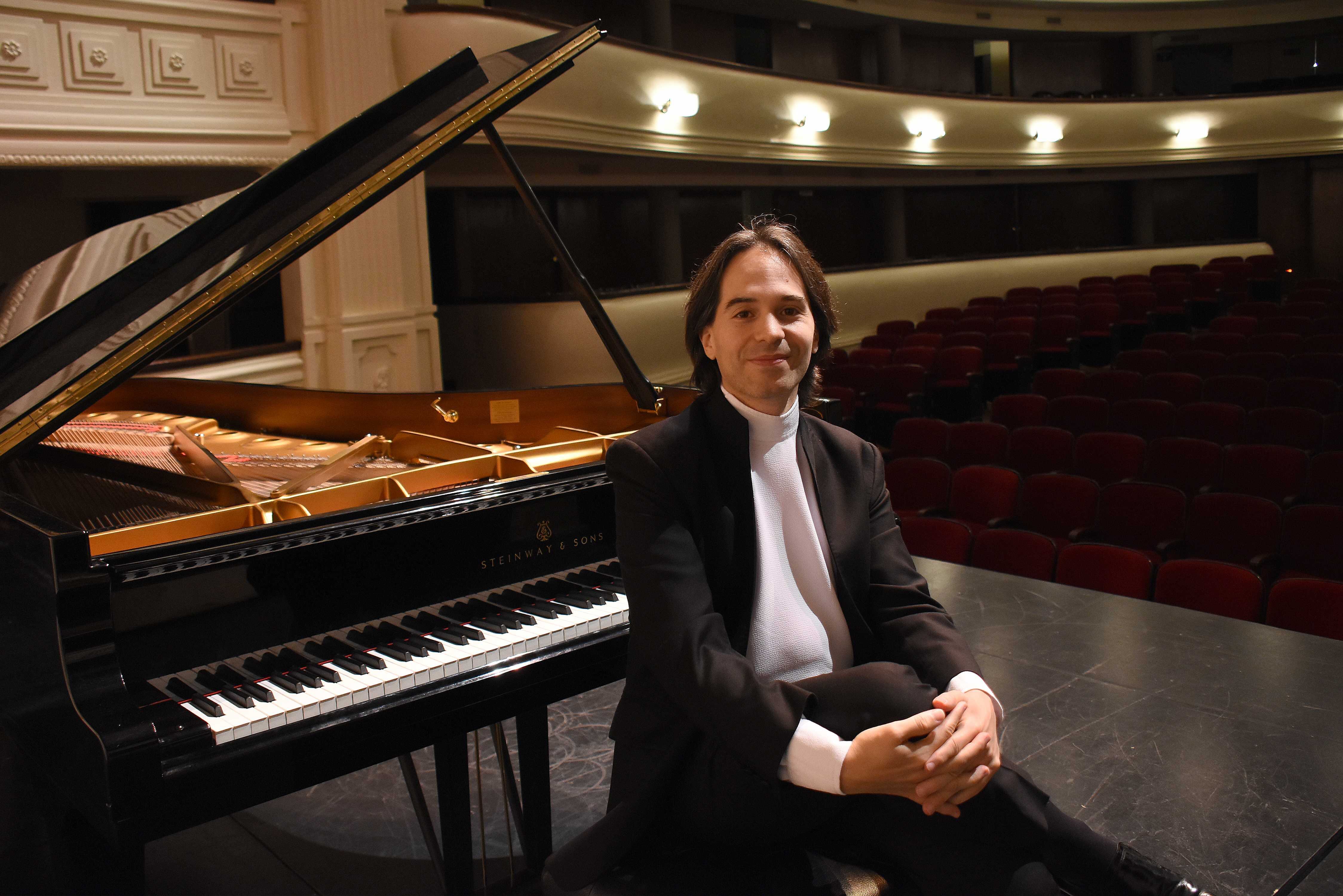 "La música de Dino en algún punto es muy 'schubertiana', dialoga muy bien con el resto del programa"