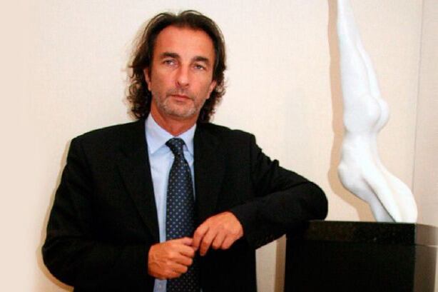 El primo de Mauricio Macri, el empresario Ángelo Calcaterra, está citado para declarar este martes en el juicio de los juicios, el de las obras públicas viales de Santa Cruz, que tiene a Cristina Fernández de Kirchner como principal imputada.