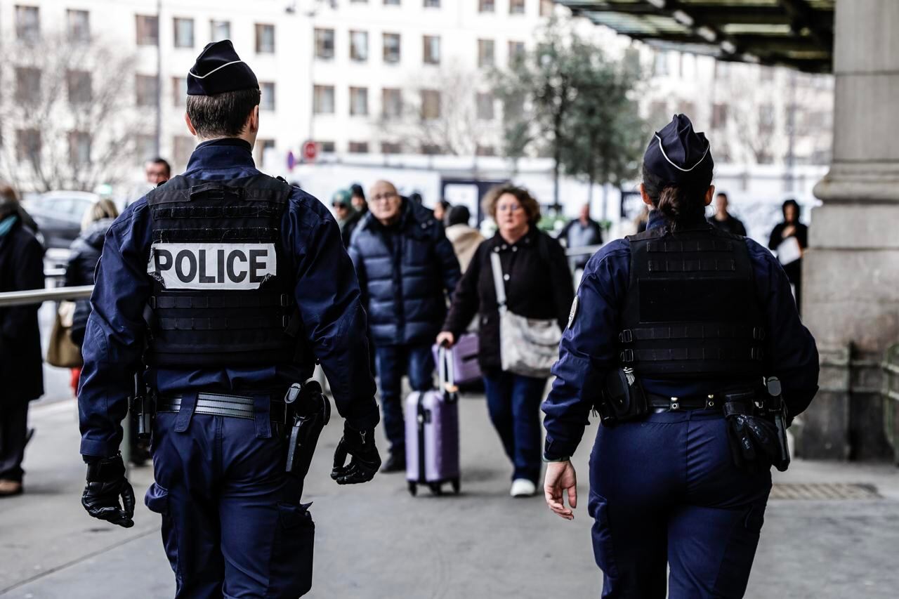 La policía en la estación Gare de Lyon, tras el incidente.