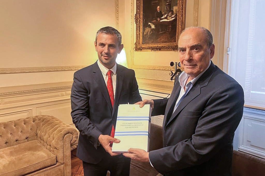 El presidente de la Cámara de Diputados, Martín Memen, y el ministro del Interior, Guillermo Francos.