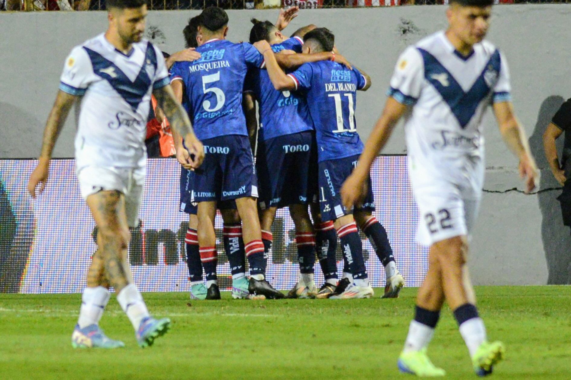 La alegría tatengue contrasta con la frustración velezana