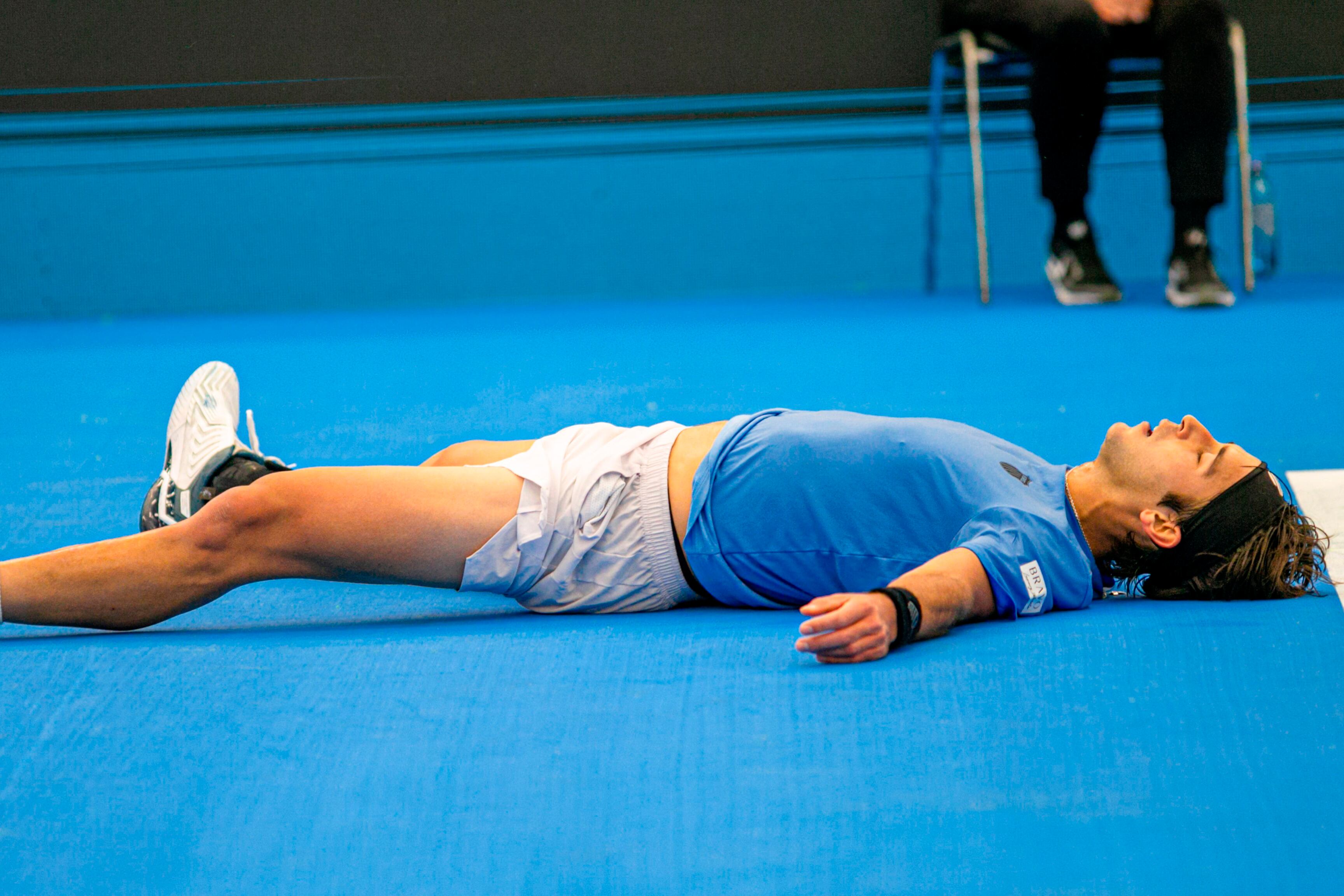 Etcheverry, exhausto tras un exigente triunfo en el inicio de la serie.