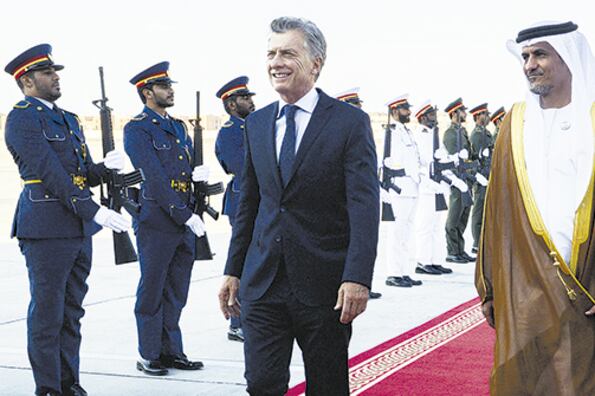 Macri fue recibido en Emiratos Arabes por el príncipe Zayed.