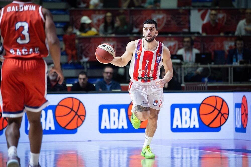 Campazzo debutó con sus nuevos colores