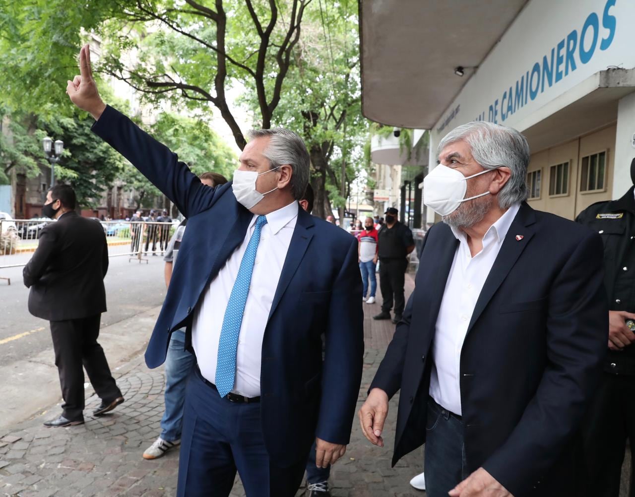 "En su adn ´nestorista´, Alberto sabe que Moyano fue vital para el kirchnerismo y cree que parte del descalabro surgió cuando se pelearon con él", dijo a PáginaI12 una alta fuente de la Casa Rosada.
