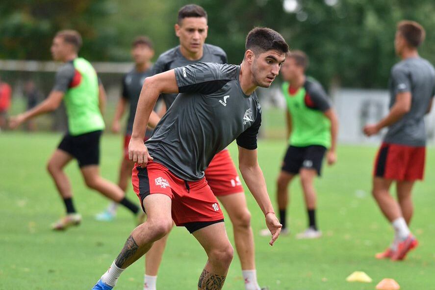 Estudiantes se entrenó en Chile.