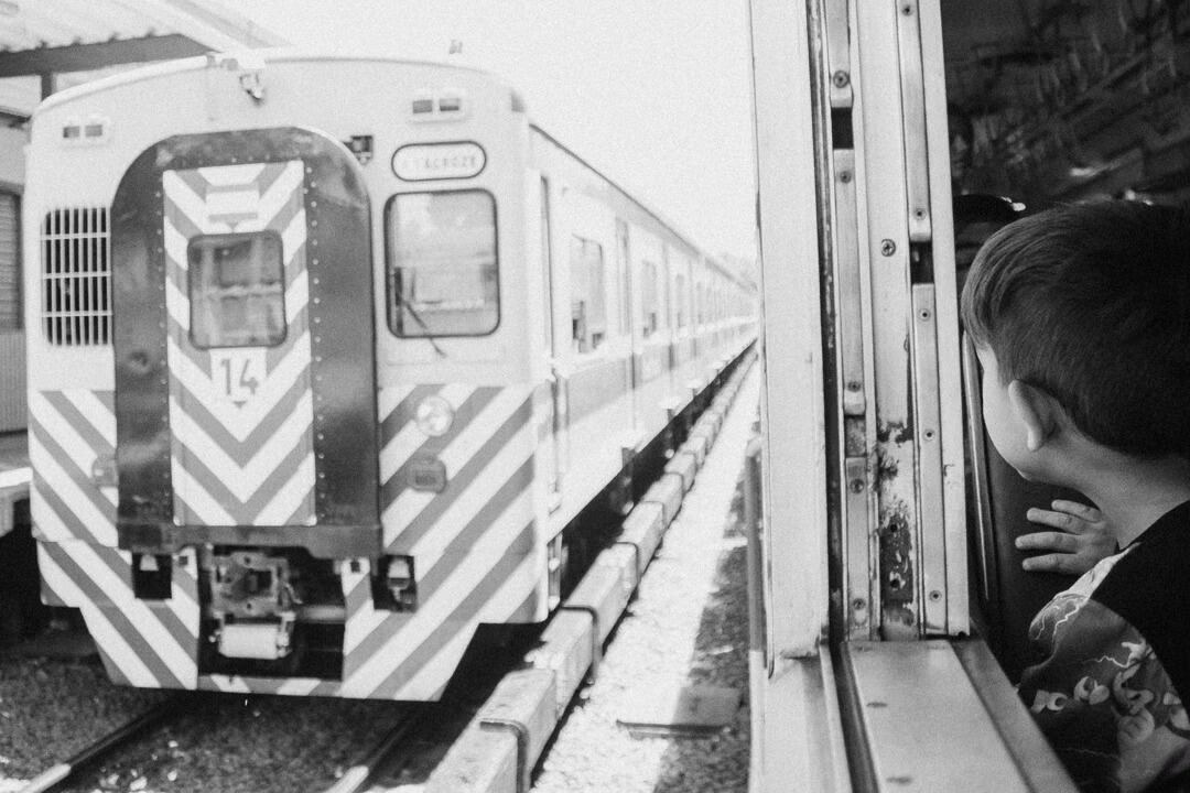 Miramos el mundo solo una vez , en la infancia. El resto es memoria, por @mauricio.h3.