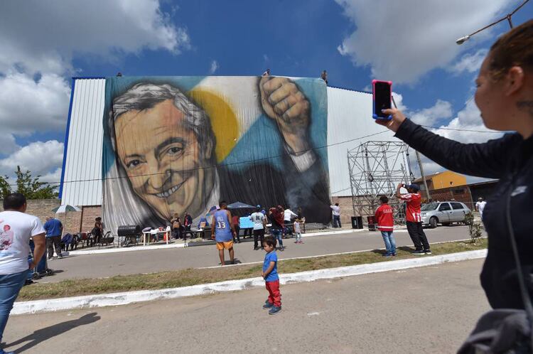 La imagen de Kirchner en el gimnasio donde se lo recordó en La Matanza.