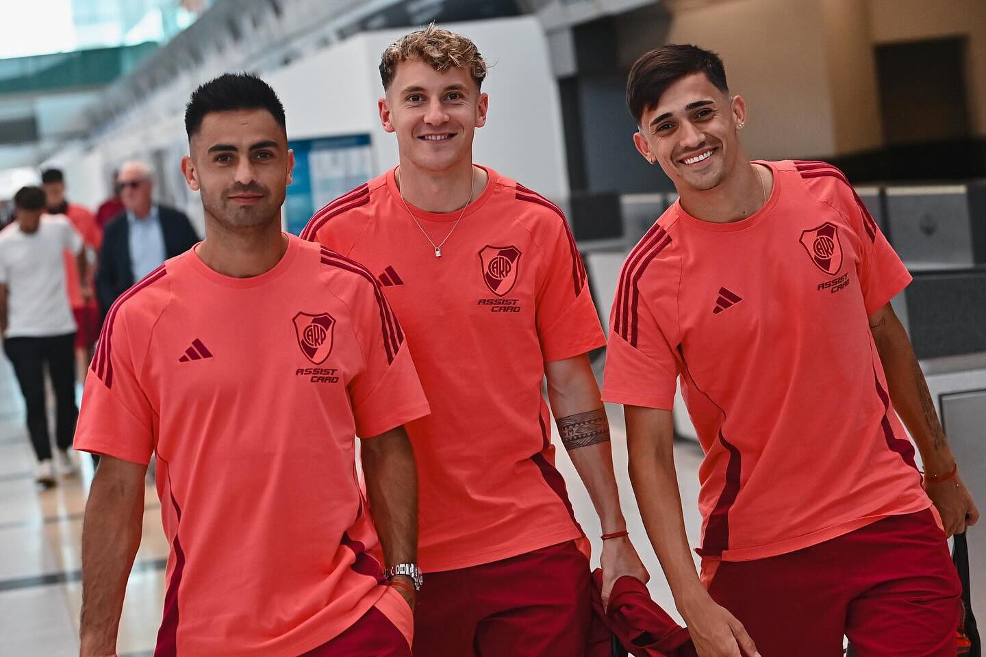 Pity Martínez, Colidio y Solari posan para las cámaras antes de partir hacia Belo Horizonte.