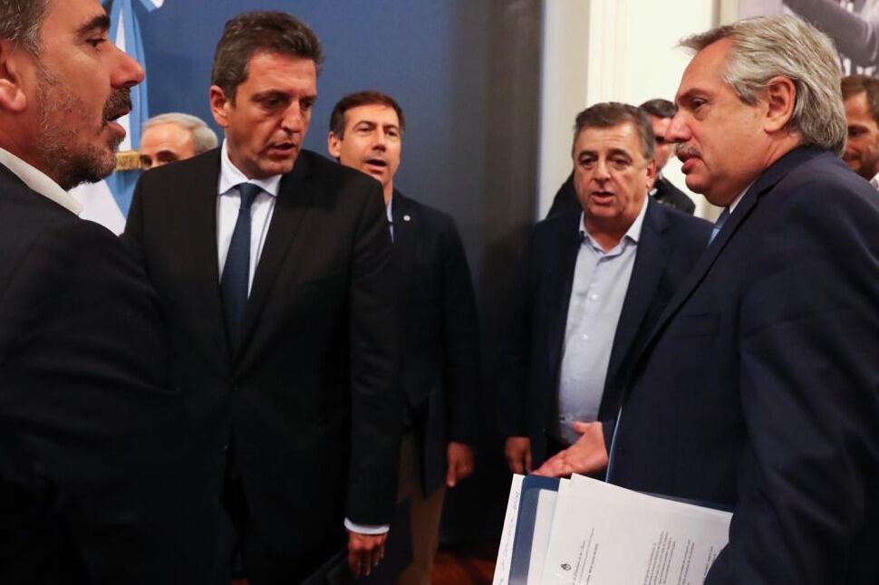 Alberto Fernández junto a Cristian Ritondo, Sergio Massa y Mario Negri, al término del encuentro de ayer.