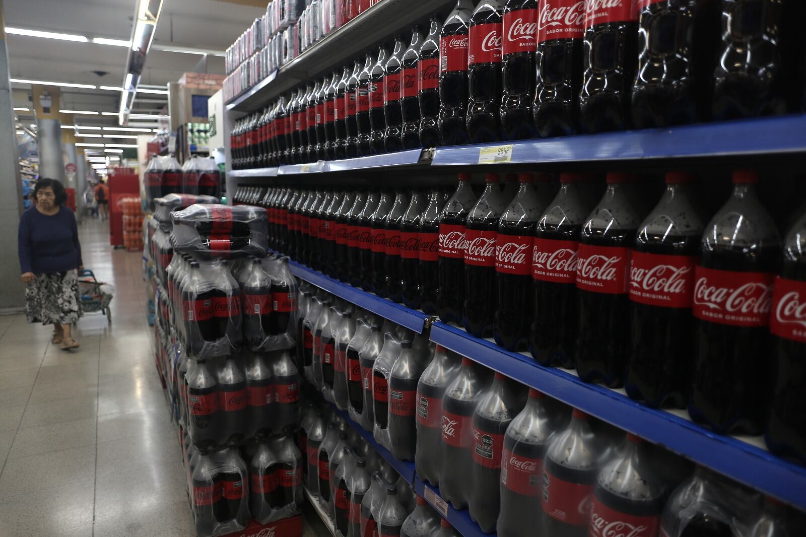 La gaseosa cola estuvo entre los productos que más se encarecieron en junio.