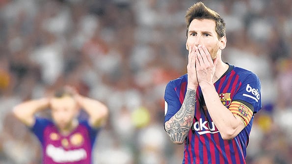 Messi no puede creer lo que acaba de suceder. Otra decepción con su club.