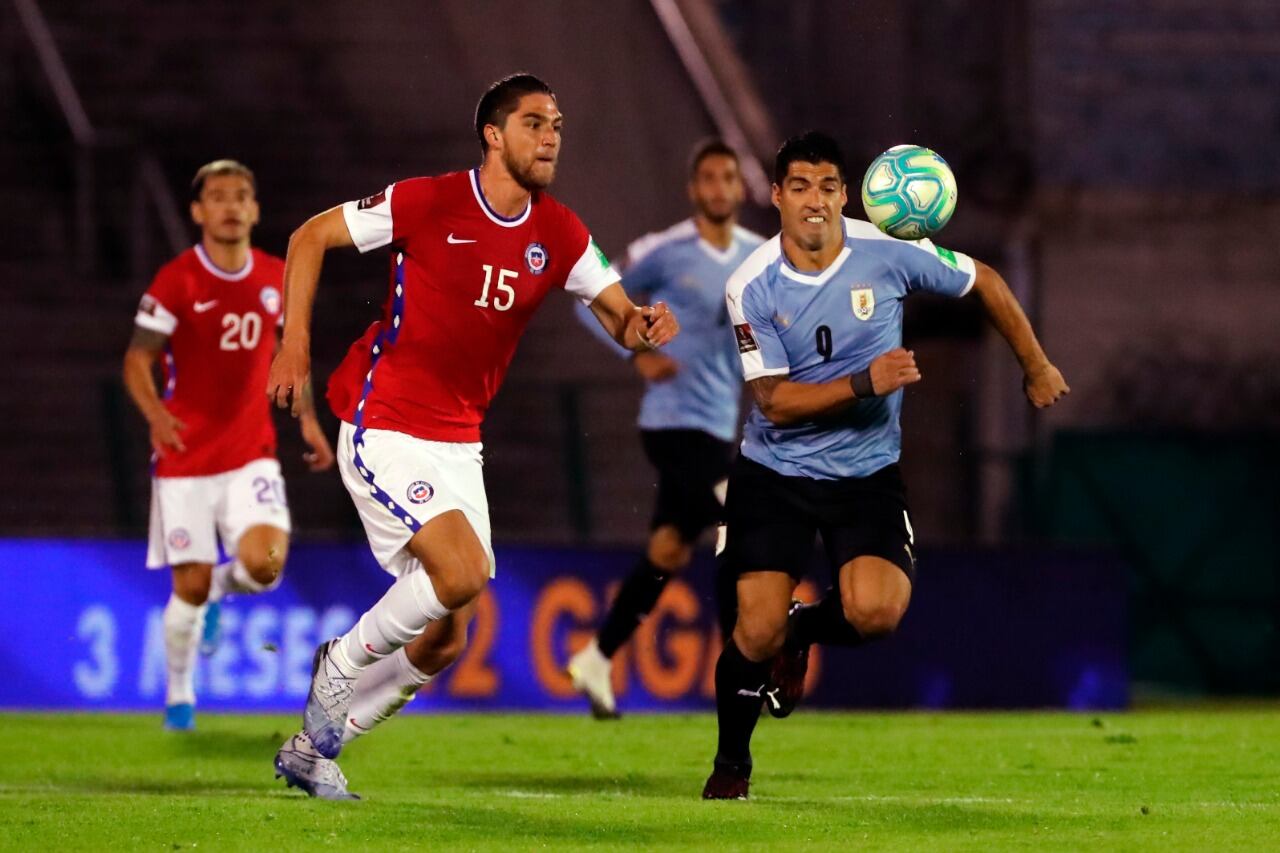 Suárez convirtió un gol en el duelo ante los chilenos.