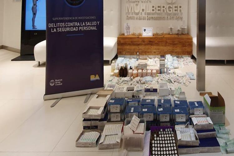 Material incautado en el allanamiento de la clínica ubicada en el barrio de Retiro.