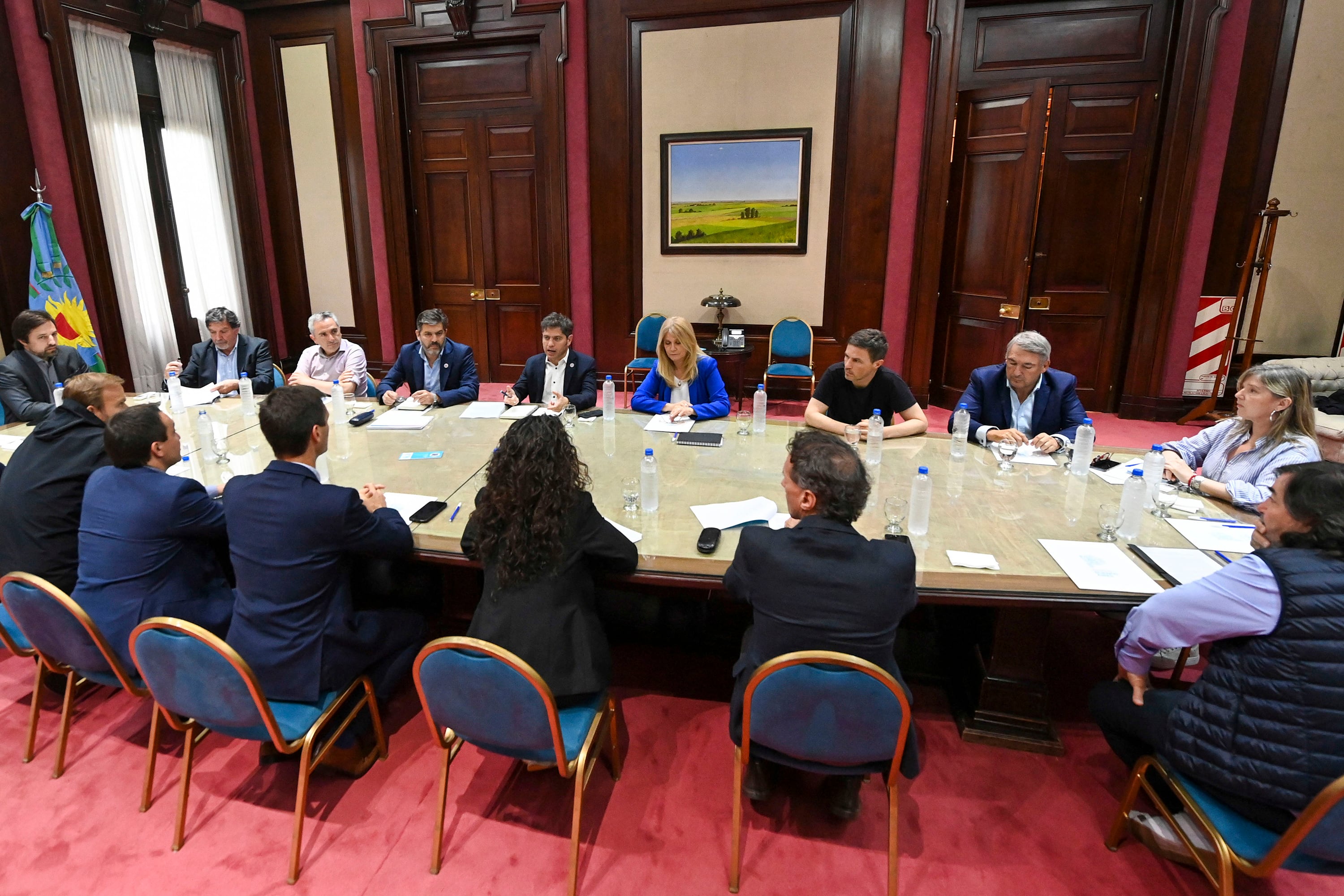 Kicillof se reunió este lunes con intendentes para celebrar la firma del convenio de creación del Consorcio de la Autopista Presidente Perón. 