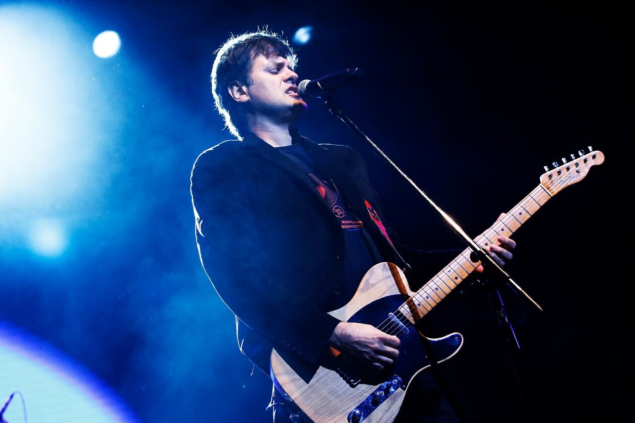 El show incluyó versiones de Los Piojos y Patricio Rey y sus Redonditos de Ricota.