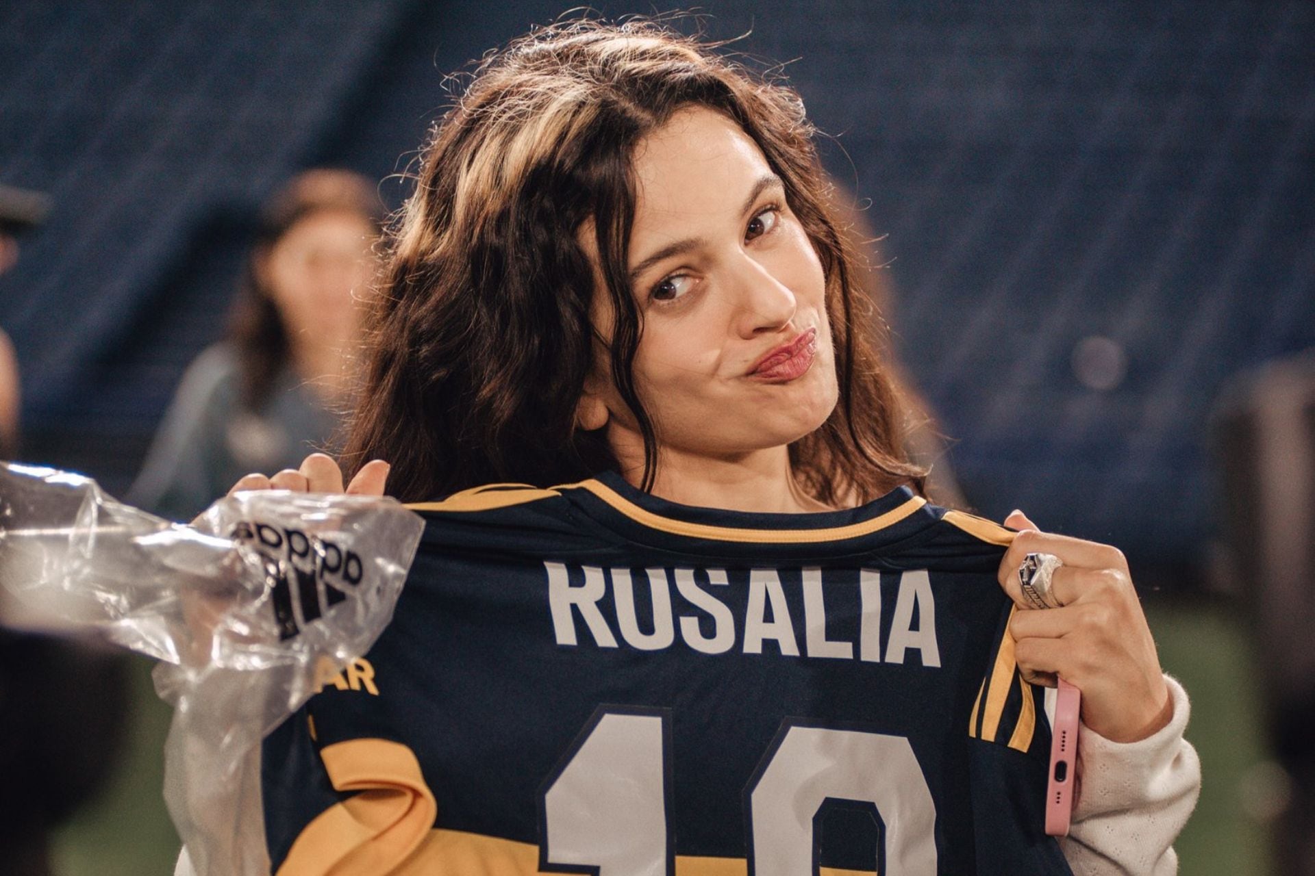 La cantante catalana visitó Buenos Aires y conoció la Bombonera