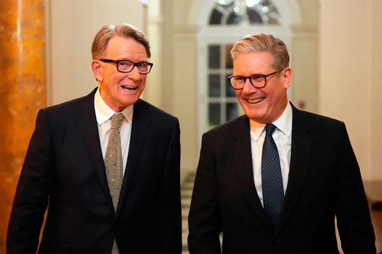 British Prime Minister Keir Starmer (R) talks with Britain's Ambassador to the United States Peter Mandelson during a welcome reception at the ambassador's residence on February 26, 2025 in Washington, DC. British Prime Minister Keir Starmer is on his first visit to Washington since US President Donald Trump returned to the White House. (Photo by Carl Court / POOL / AFP)