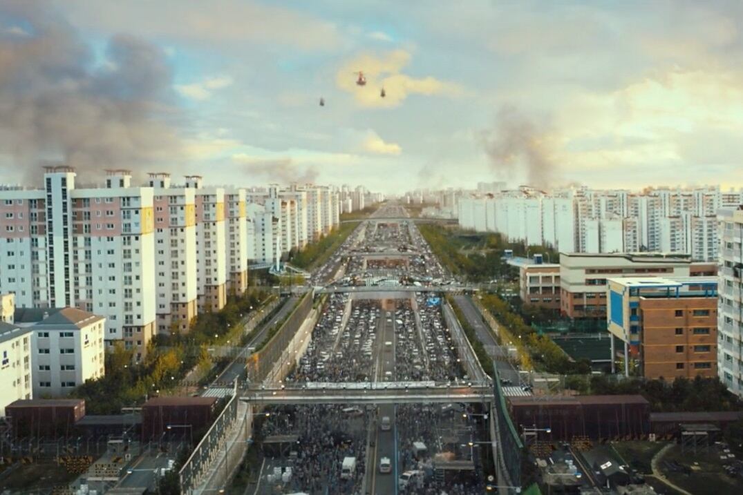 La muestra es libre y gratuita, tiene visitas guiadas y las obras están expuestas en fachadas y vidrieras para que se vean desde la calle