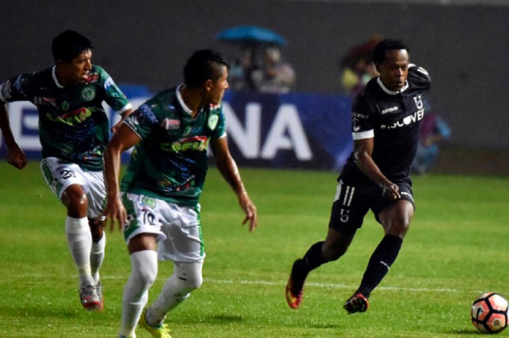 Petrolero del Chaco ante Católica de Ecuador en Yacuiba, uno de los capítulos del libro