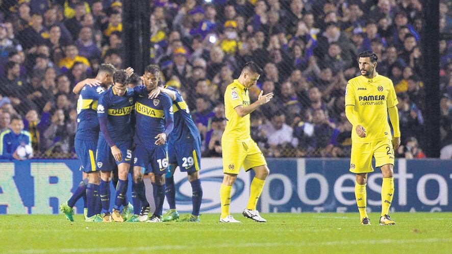 Los jugadores de Boca festejan el triunfo ante el Villarreal español, el miércoles por la noche.