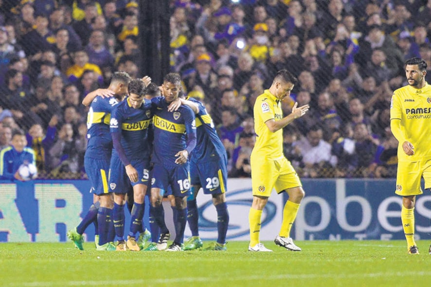 Los jugadores de Boca festejan el triunfo ante el Villarreal español, el miércoles por la noche.