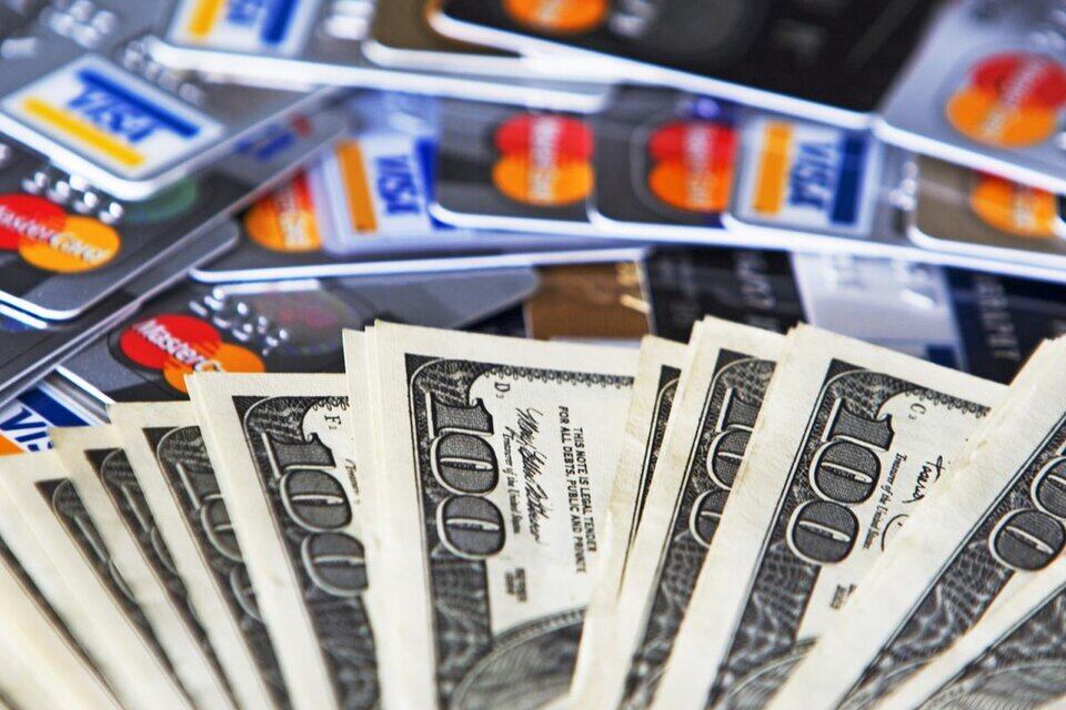 A qué cotización se calculan los consumos en dólares en tarjetas de crédito en diciembre, según AFIP.