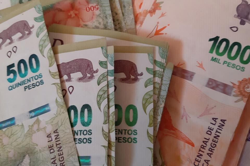 Los aumentos de octubre 2023: telefonía, internet, personal doméstico y alquileres.