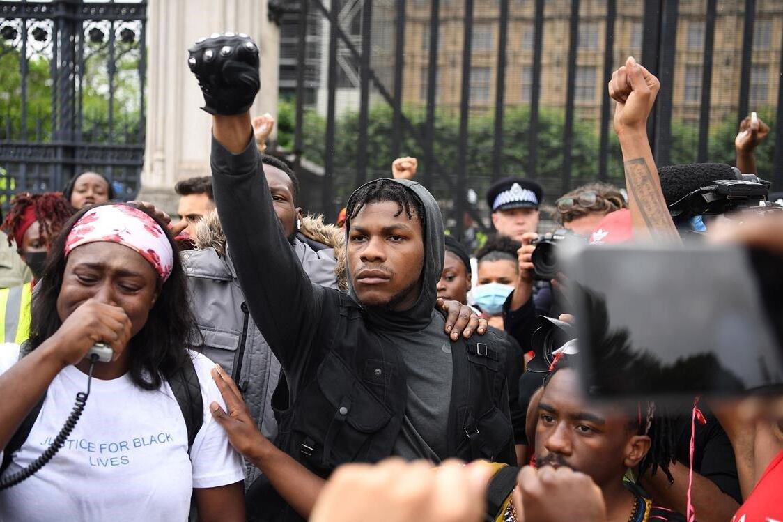 En 2020, Boyega dio un encendido discurso en la manifestación de Black Lives Matter de Londres.