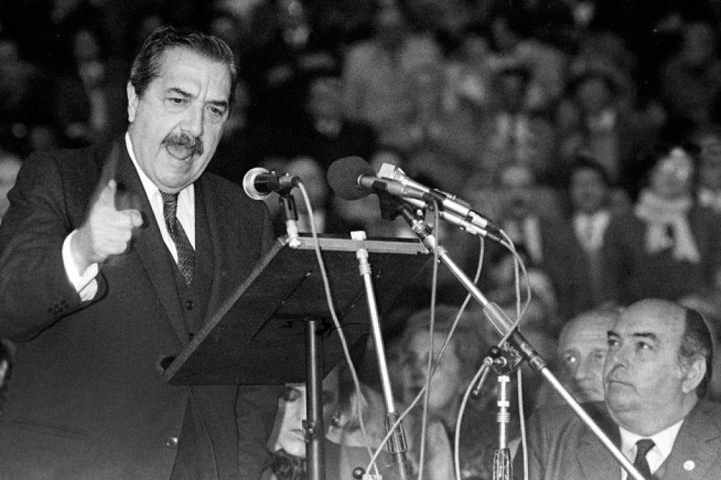 El expresidente Raúl Alfonsín fue víctima de dos atentados fallidos contra su vida, uno en 1986 y otro en 1991. Imagen: Télam.