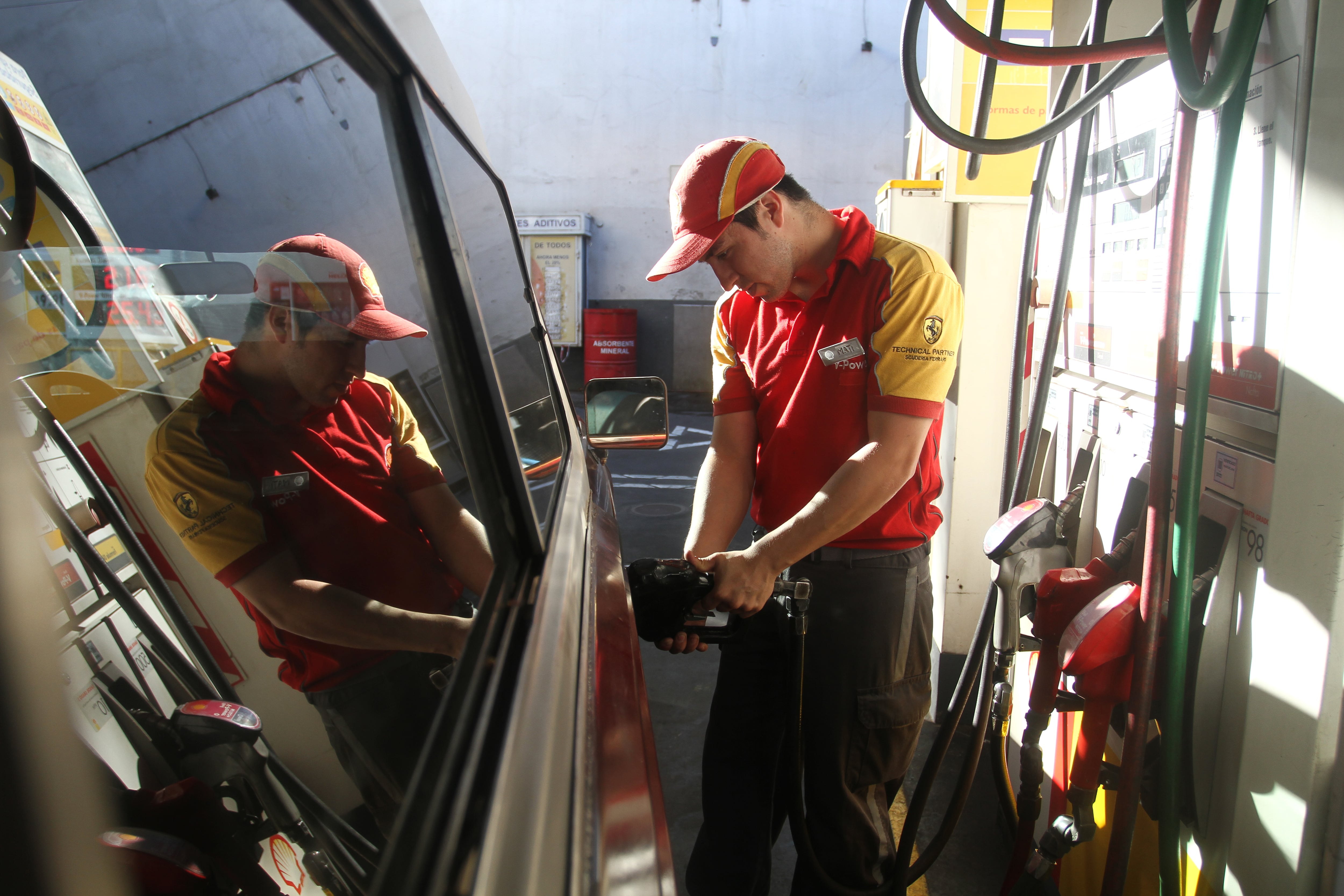 La nafta en la Argentina es la segunda más cara de la región, detrás de Uruguay.