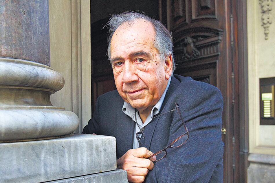 Margarit nació en 1938 en Sanaüja, un pequeño pueblo.