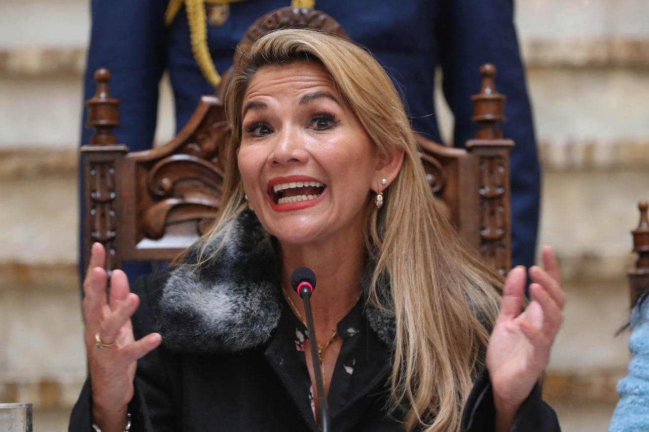 La presidenta de gobierno inconstitucional de Bolivia, Jeanine Áñez.