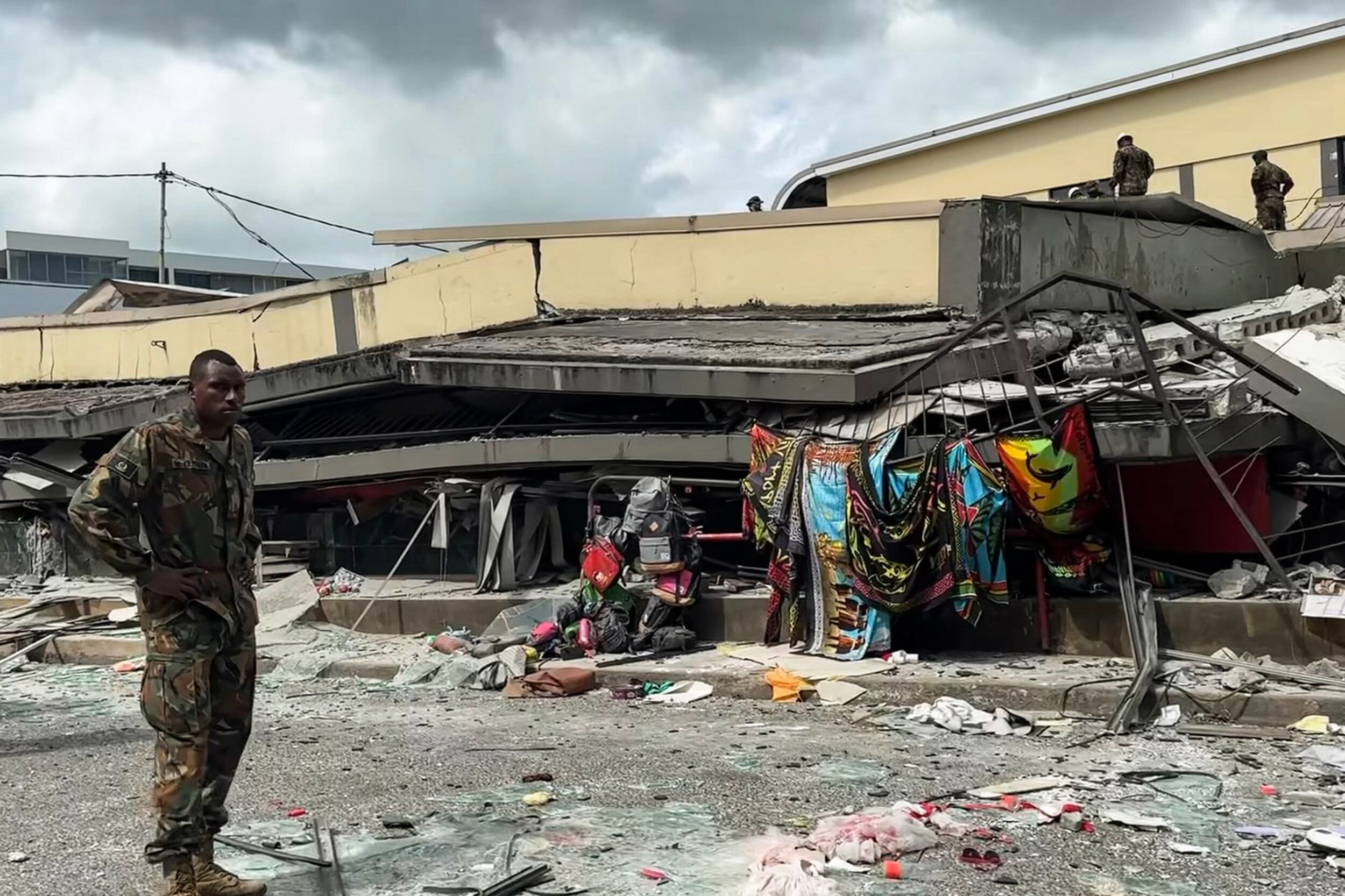 Parte de los graves destrozos que ocurrieron en la capital del país insular