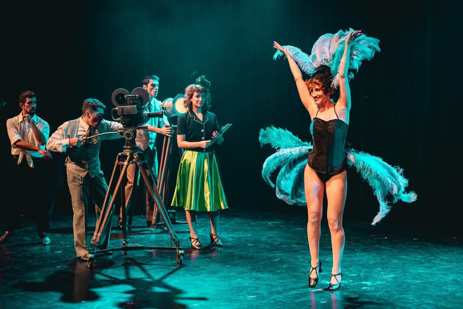 En la puesta, tres protagonistas trazan la línea de tiempo que compone el retrato.