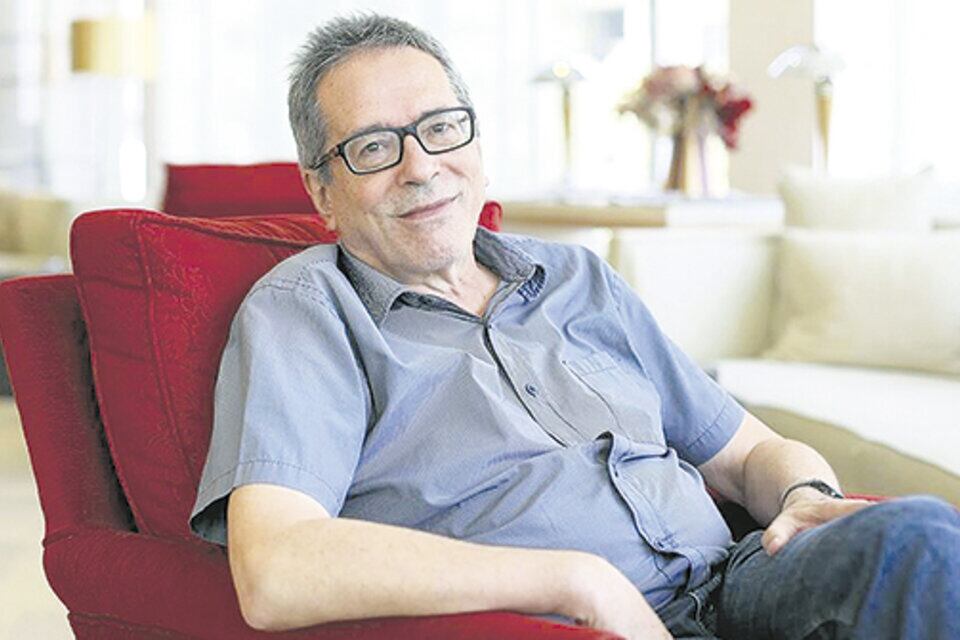 César Aira nació el 23 de febrero de 1949.