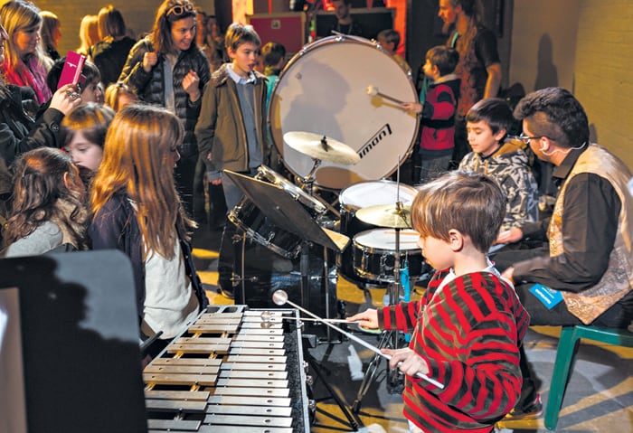 Los instrumentos de una orquesta sinfónica, al alcance de los visitantes.