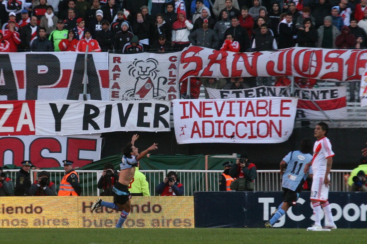 Guillermo Farré festeja su gol en el Monumental