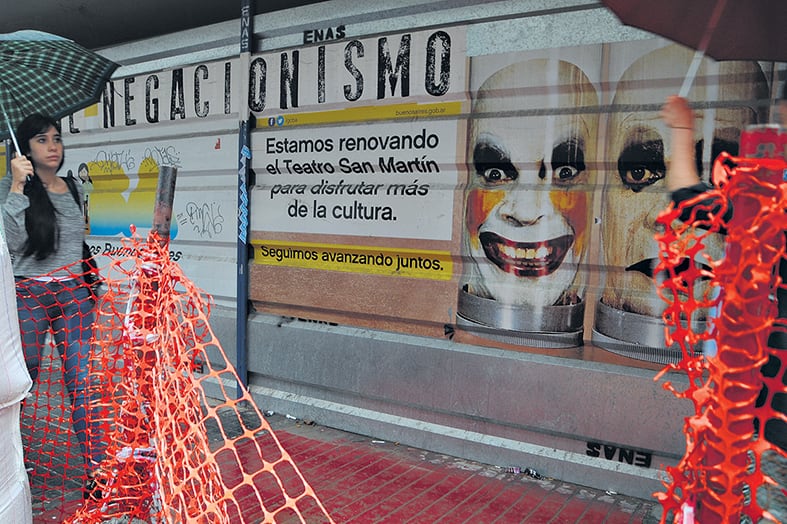 El Teatro San Martín, un emblema de la ciudad, descuidado por el macrismo.