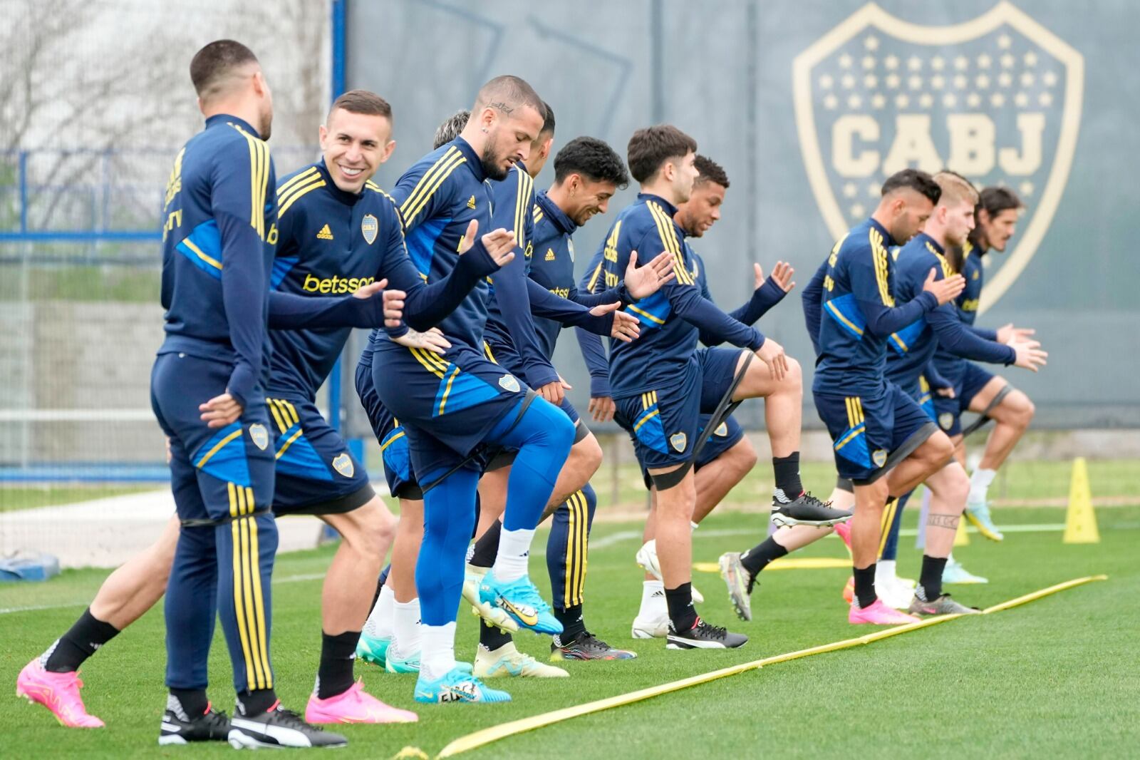 El plantel de Boca durante la práctica