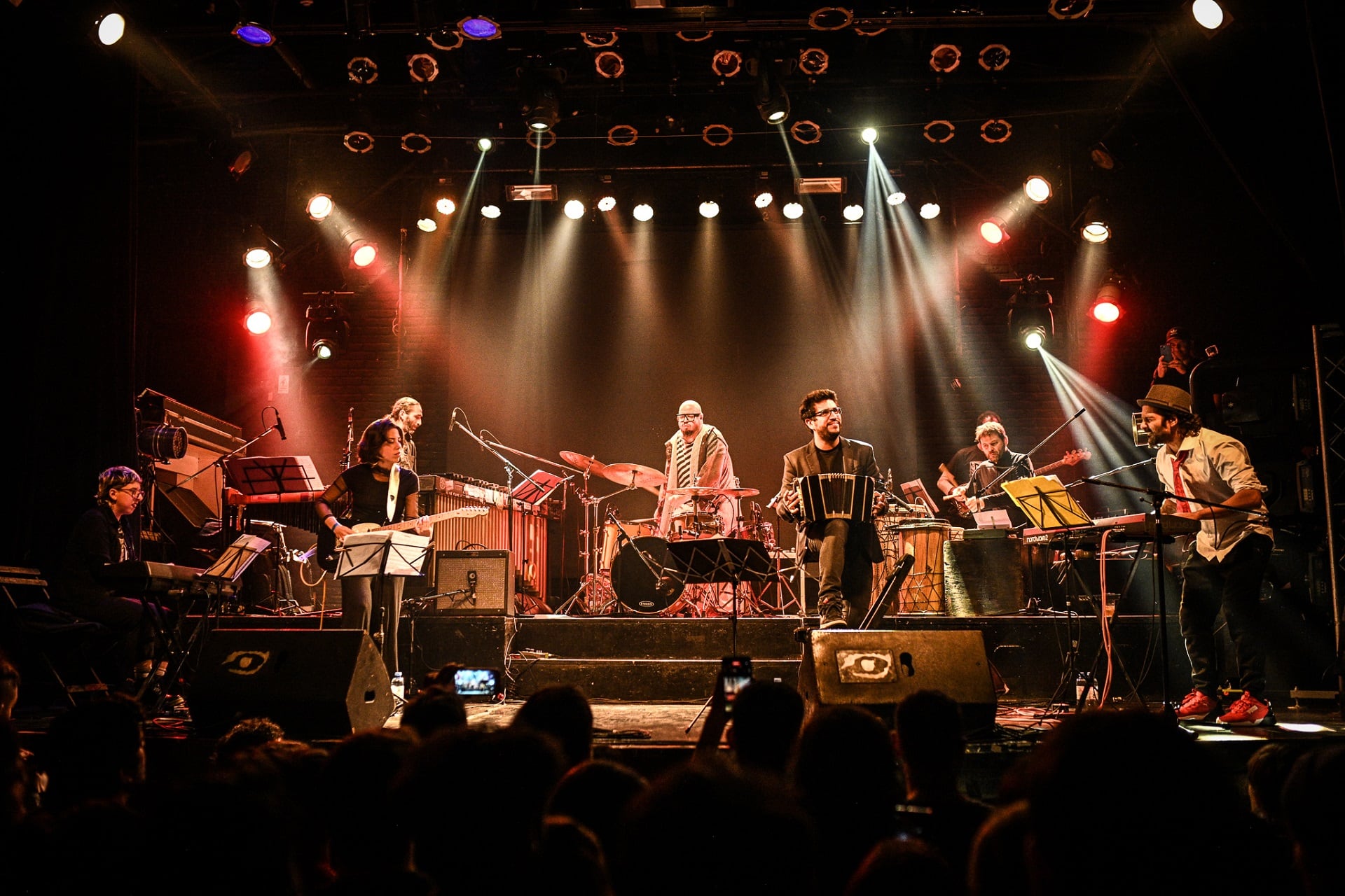Nico Sorín lidera el octeto electrónico que presenta versiones de Piazzolla, con Noelia Sinkunas, Rodrigo Gómez y gran, pero gran banda posta
