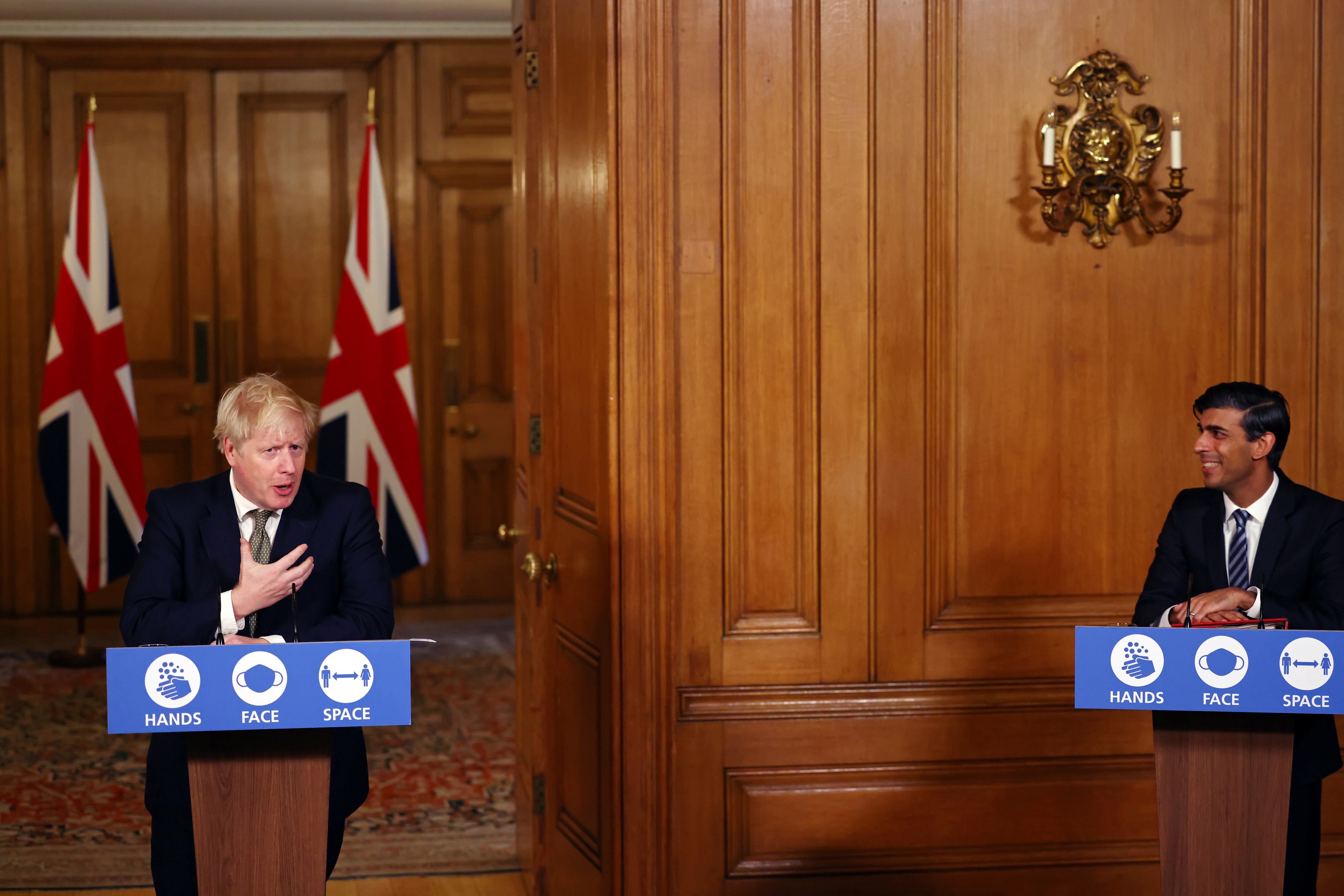 Conferencia virtual de Johnson y su ministro de Hacienda Rishi Sunak para hablar del coronavirus.