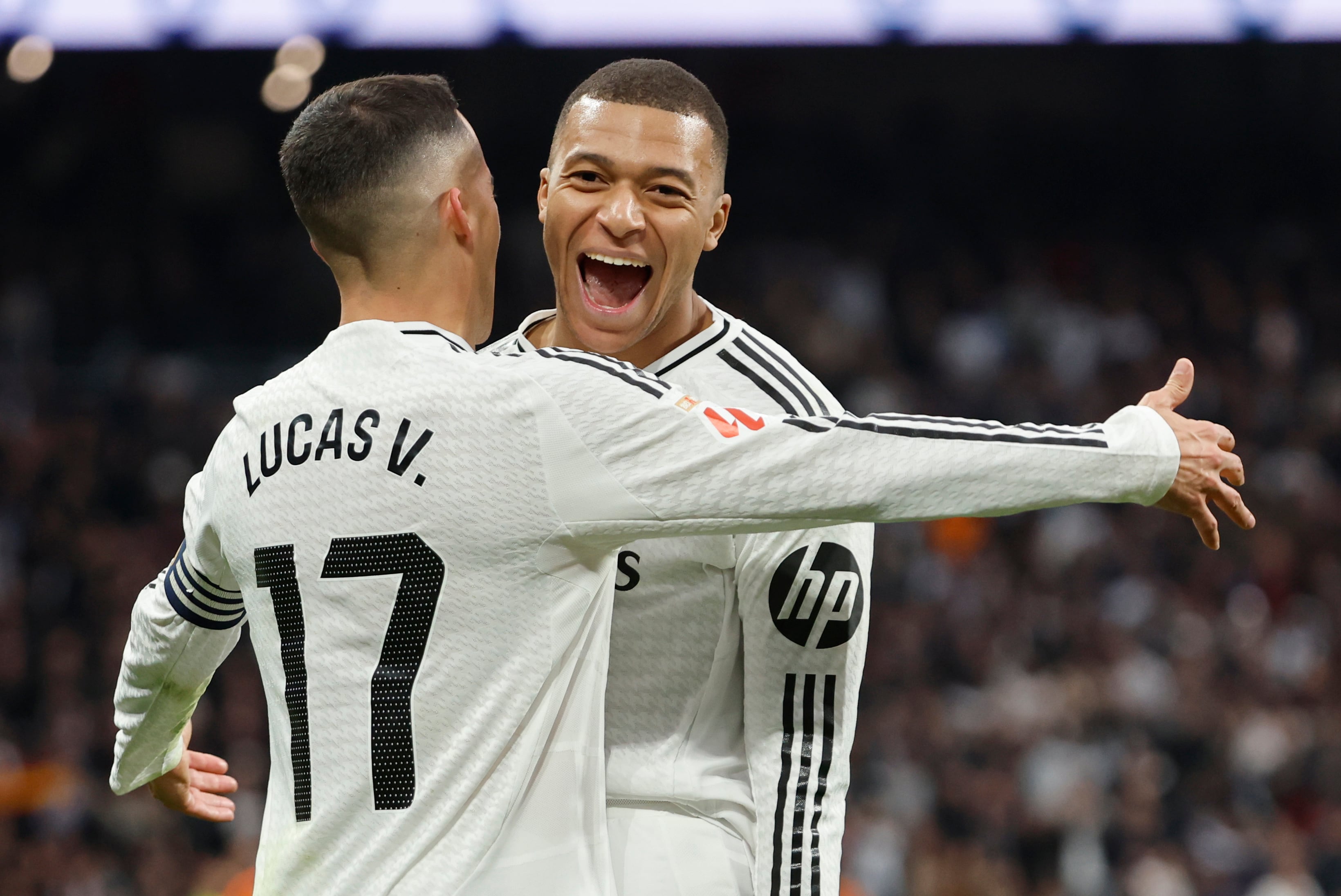 Mbappé marcó doblete y celebra con Lucas Vázquez