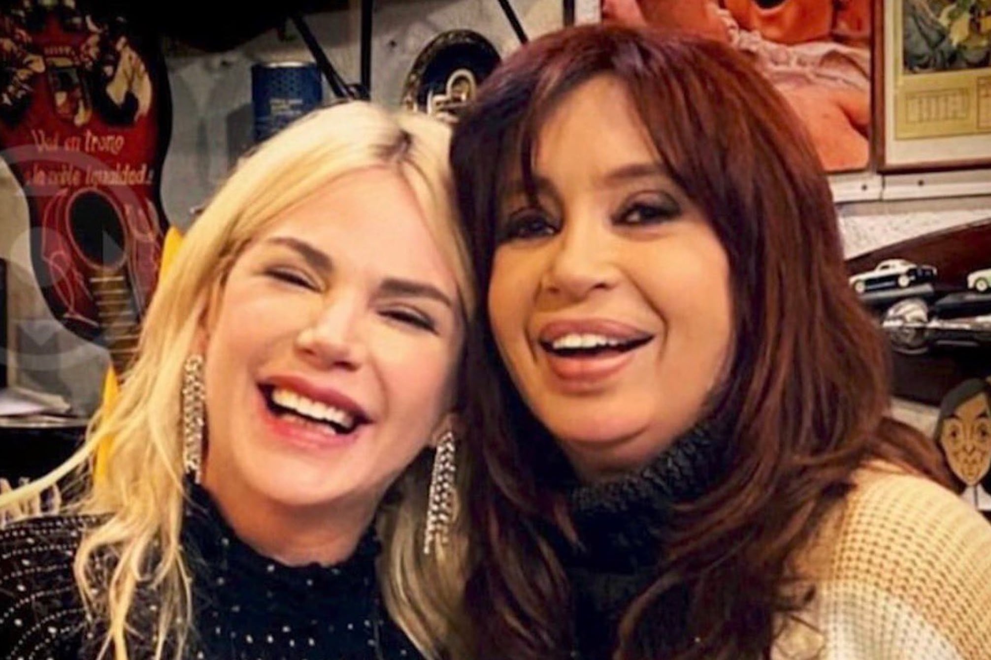 Cristina también agradeció un gesto especial de su visitante: un ejemplar de un libro escrito por Bartolomé Mitre, padre de Esmeralda, que llevaba una dedicatoria personal