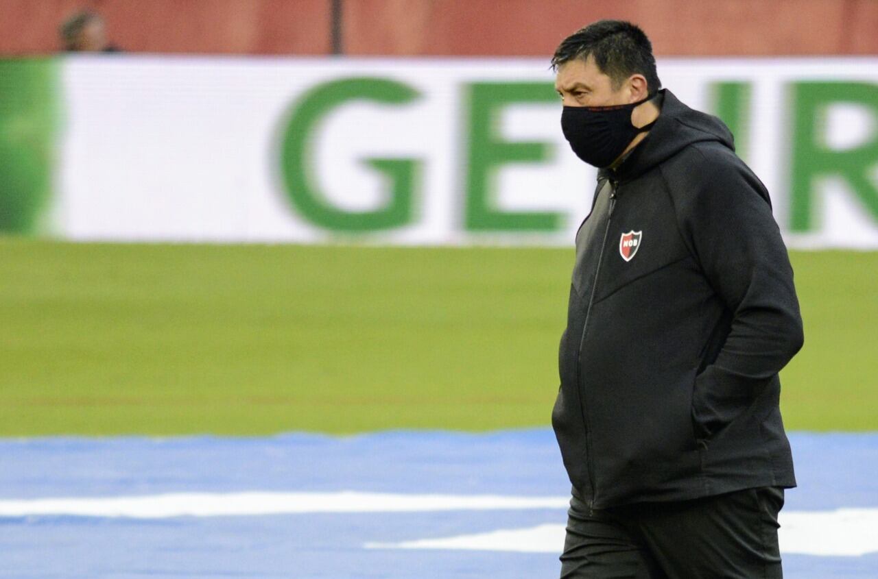 El DT Burgos, cerca de emigrar del Parque Independencia