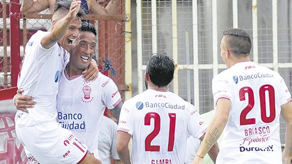 Huracán, derrotó 2 a 0 a Atlético Tucumán en el Ducó.